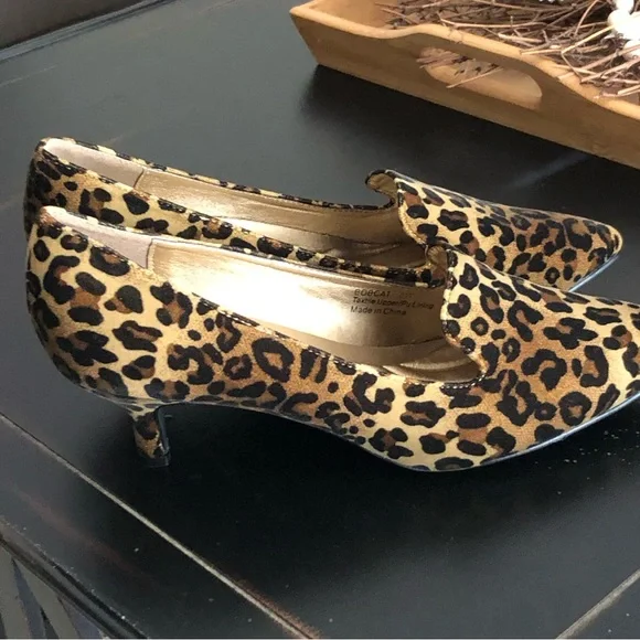 Bellini Bobcat Leopard Pointed Toe Kitten Heel - Picture 7 of 12